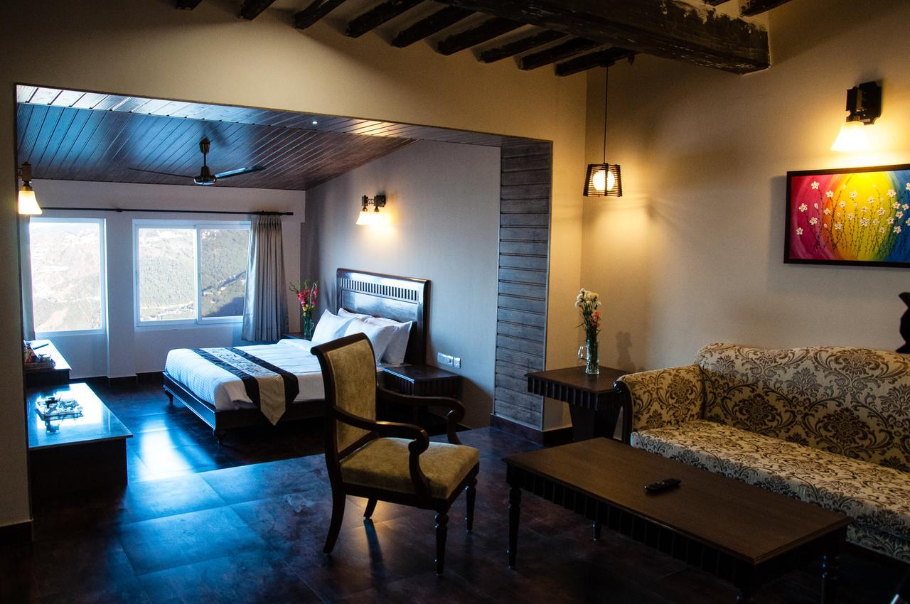 מוסורי One Earth Royale Boutique Hotel מראה חיצוני תמונה