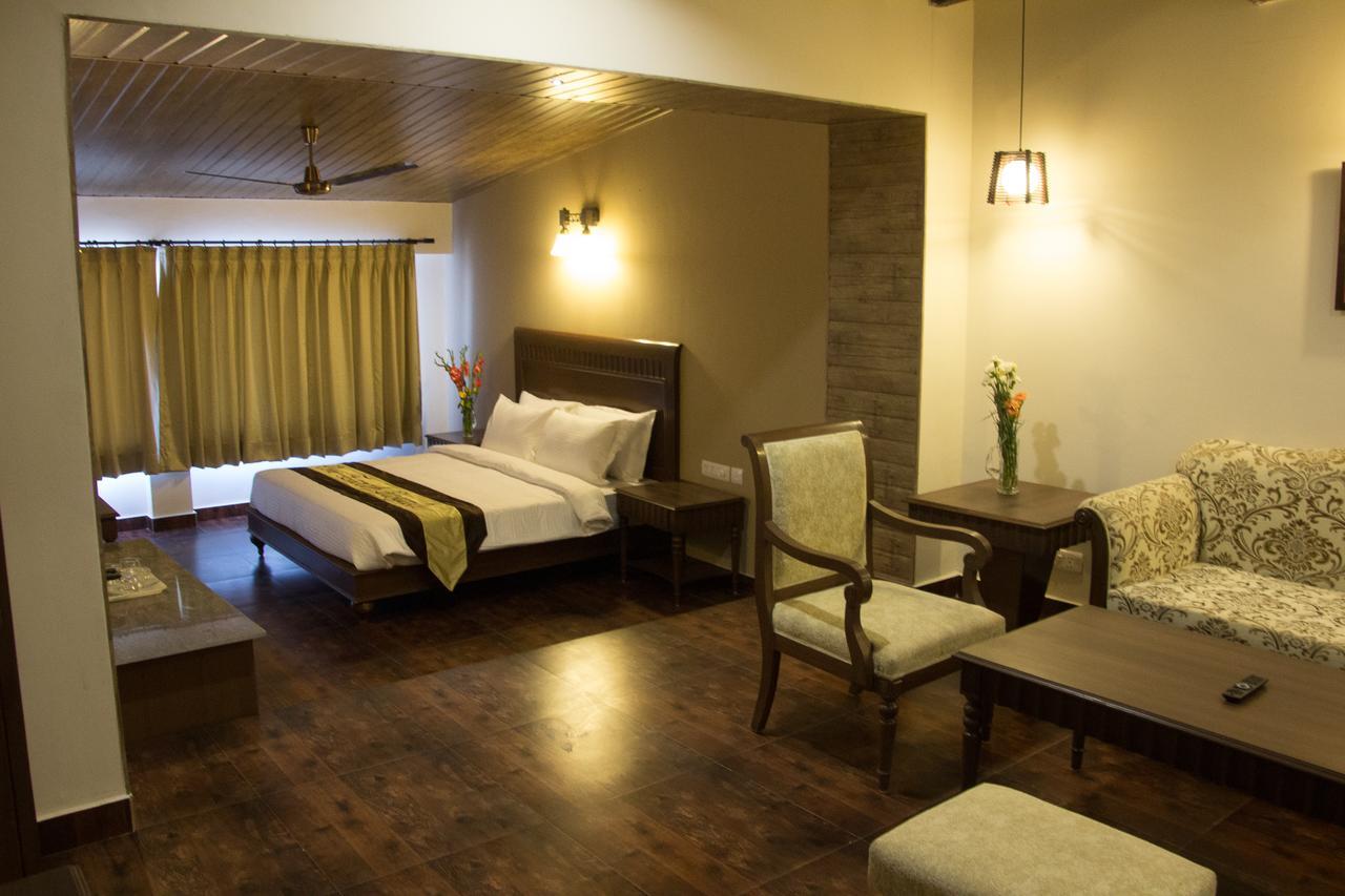 מוסורי One Earth Royale Boutique Hotel חדר תמונה