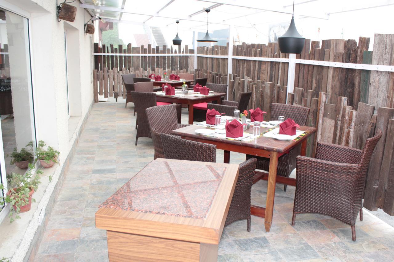 מוסורי One Earth Royale Boutique Hotel מראה חיצוני תמונה