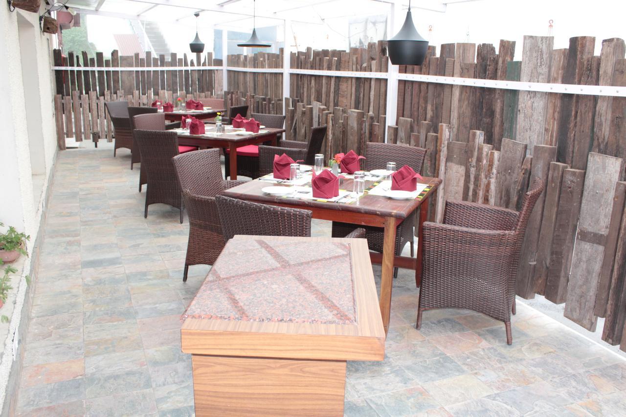 מוסורי One Earth Royale Boutique Hotel מראה חיצוני תמונה