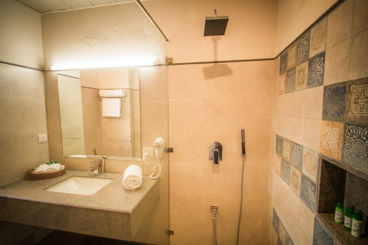 מוסורי One Earth Royale Boutique Hotel מראה חיצוני תמונה