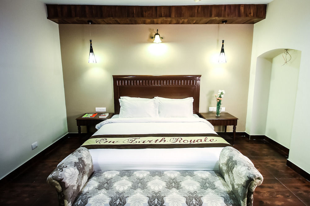 מוסורי One Earth Royale Boutique Hotel מראה חיצוני תמונה