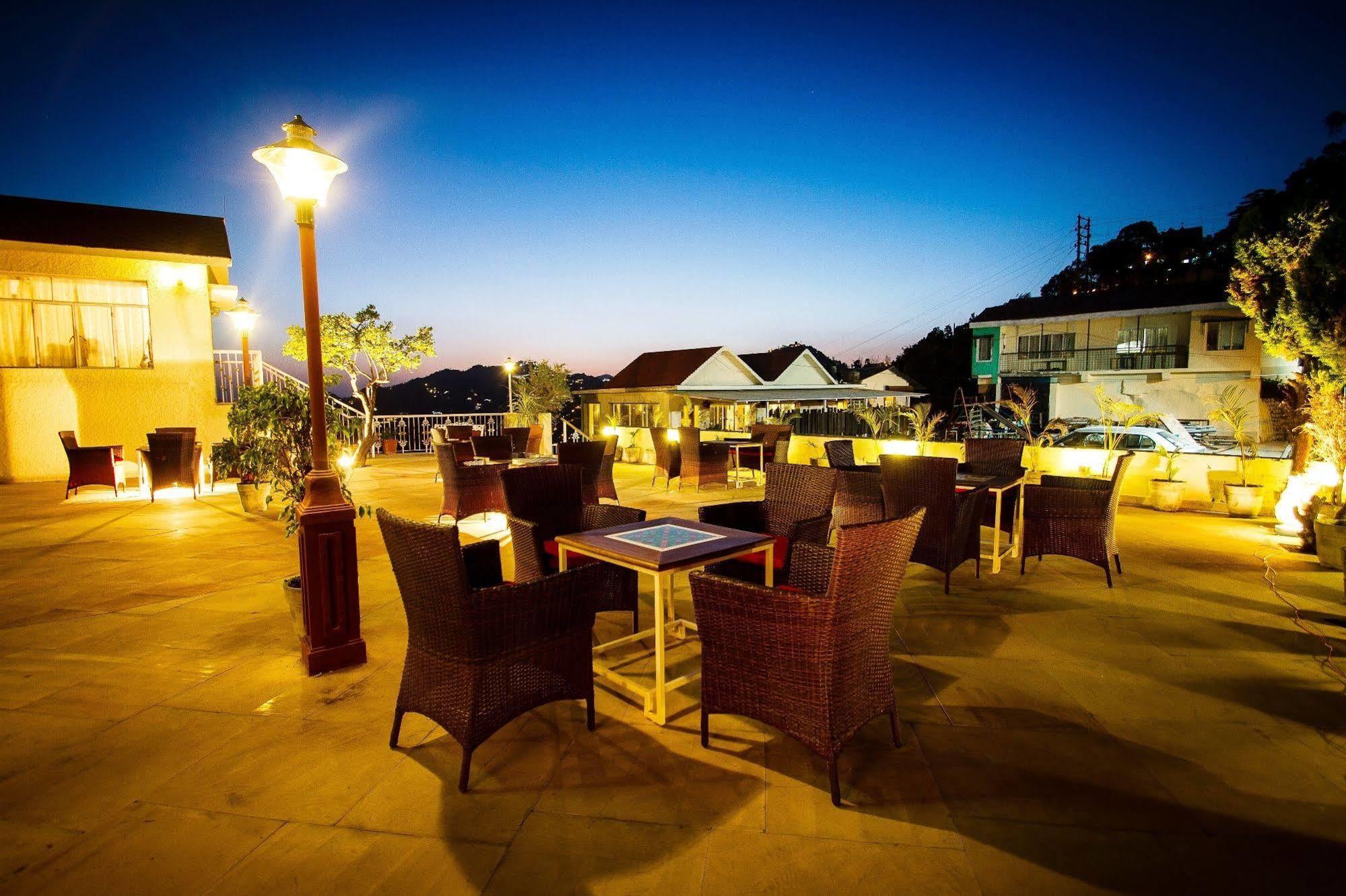 מוסורי One Earth Royale Boutique Hotel מראה חיצוני תמונה