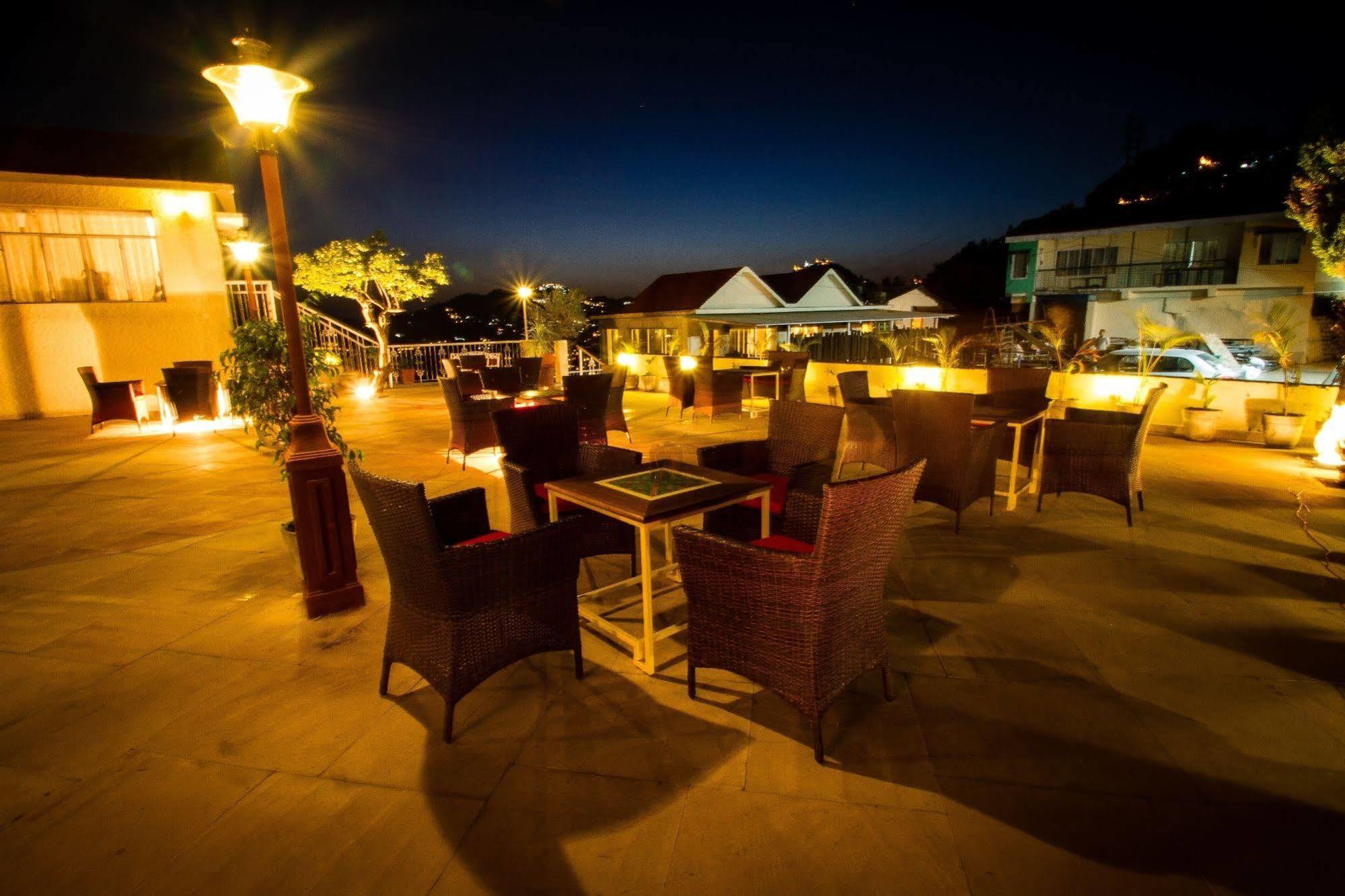 מוסורי One Earth Royale Boutique Hotel מראה חיצוני תמונה