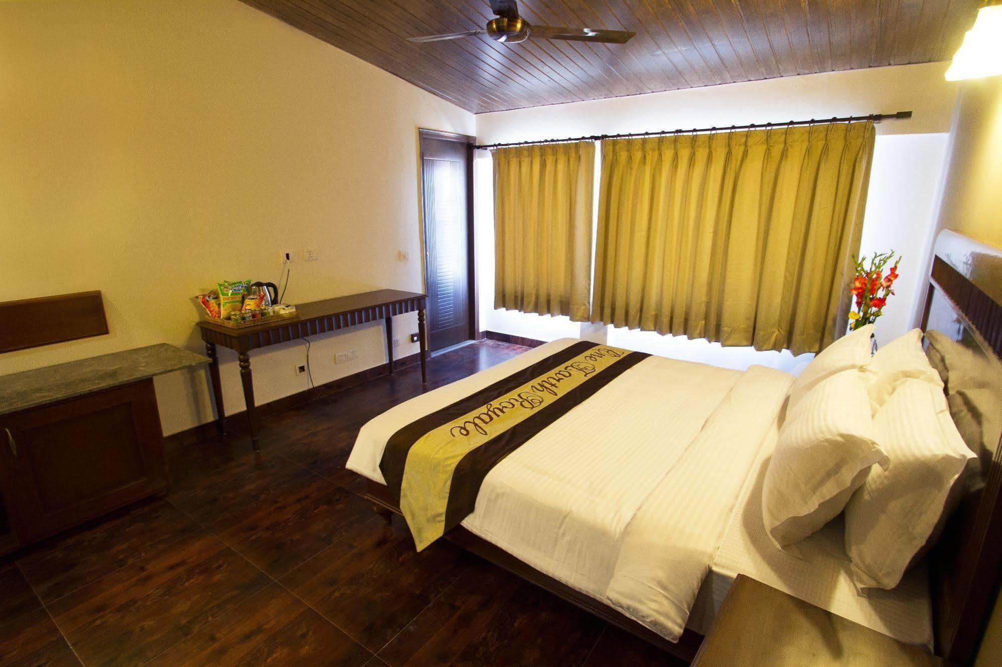 מוסורי One Earth Royale Boutique Hotel מראה חיצוני תמונה
