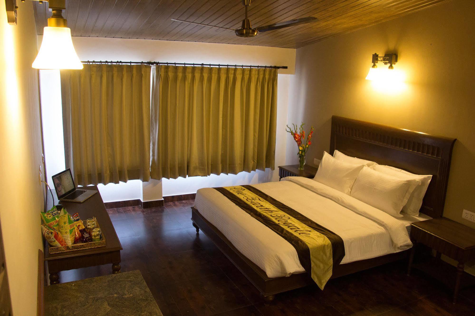 מוסורי One Earth Royale Boutique Hotel מראה חיצוני תמונה