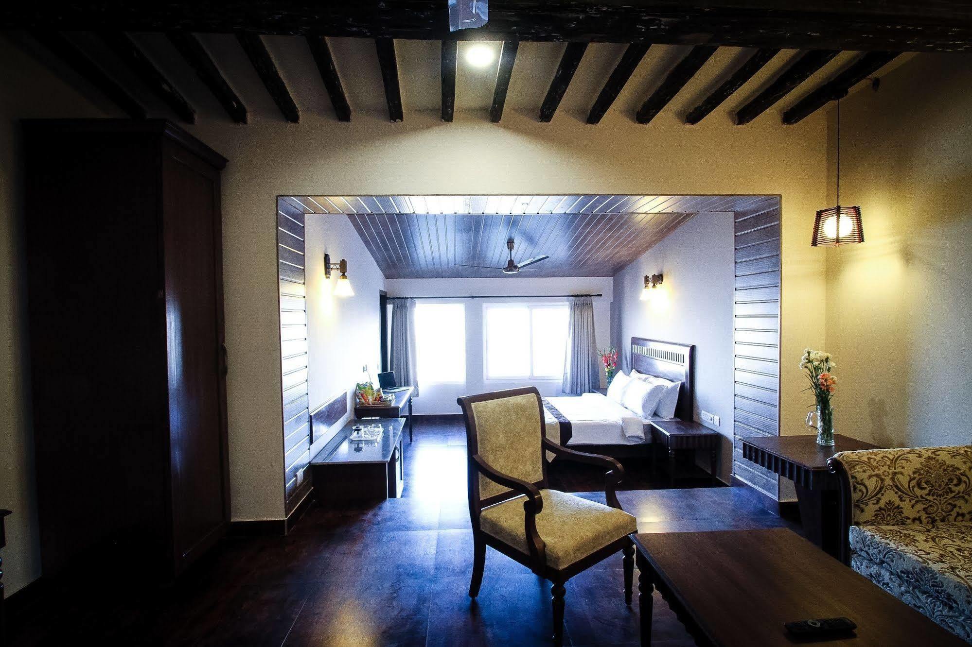 מוסורי One Earth Royale Boutique Hotel מראה חיצוני תמונה
