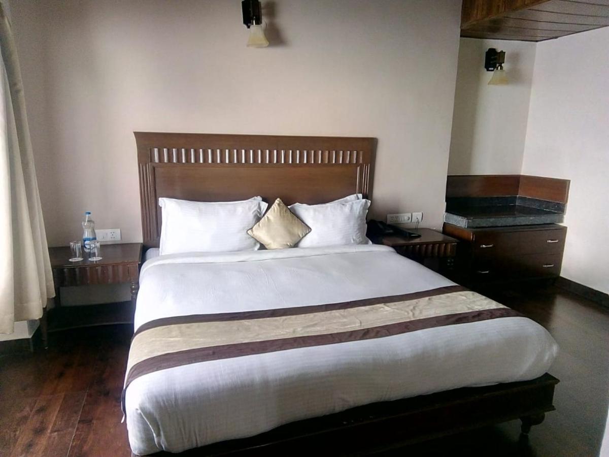 מוסורי One Earth Royale Boutique Hotel מראה חיצוני תמונה